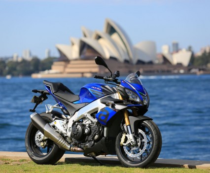 2015 Aprilia Tuono V4 1100 Bike Review (1)