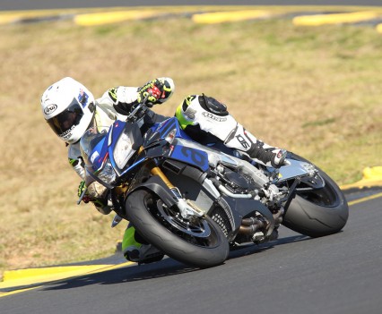 2015 Aprilia Tuono V4 1100 Bike Review (13)