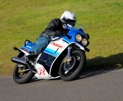 BikeReview GSX-R750 Old v New (2)