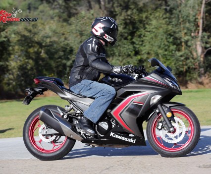 2016 Kawasaki Ninja 300 Action (5)