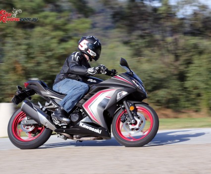 2016 Kawasaki Ninja 300 Action (7)