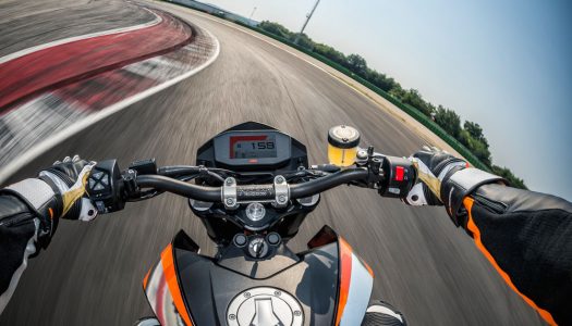 Review: 2016 KTM 690 Duke & Duke R Video