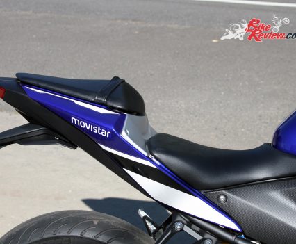 2016 Yamaha YZF-R3 - two-piece seat