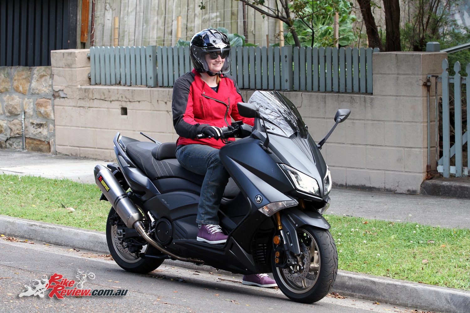 DriRider Cruise women's jacket, Classic jeans, Urban gloves, HJC FG-Jet helmet