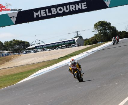 2017 International Island Classic - Jeremy McWilliams pulls an enormous early lead