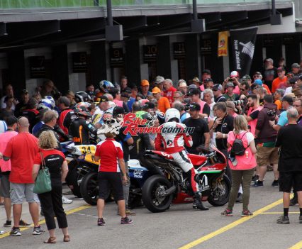 2017 International Festival of Speed - Pit lane with the legends heading out