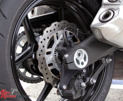 2017 Kawasaki Ninja 1000 - single-piston rear caliper and 250mm rotor