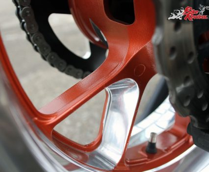 Custom Pro-Tune nine-second Kawasaki ZX-14 - The rear wheel has been specially painted and polished