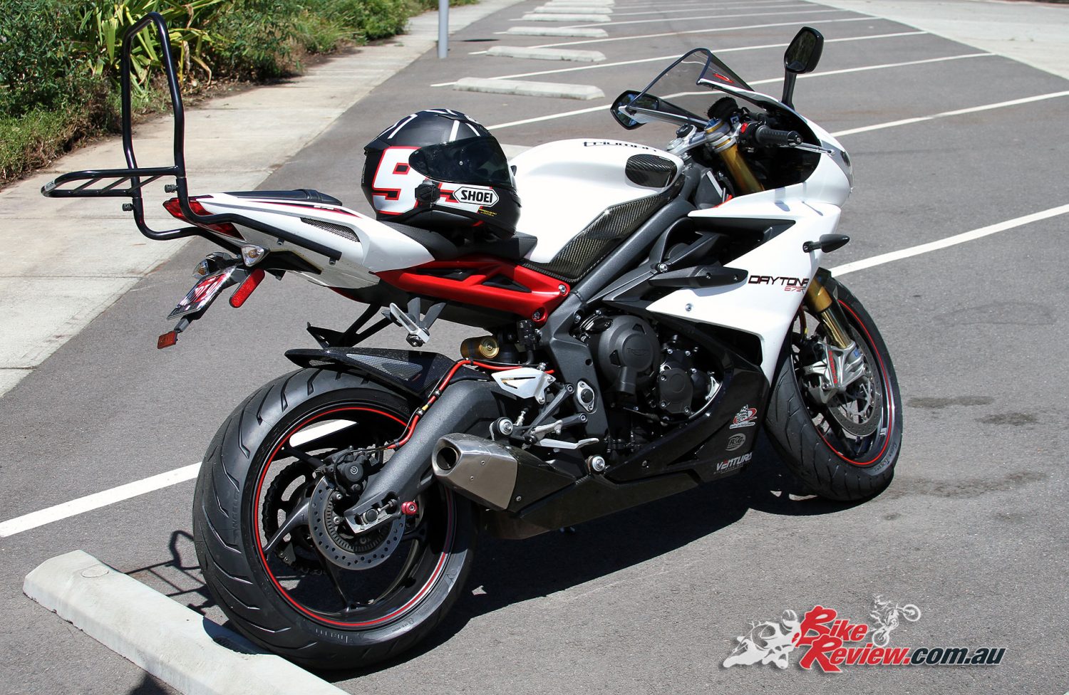 Pirelli Angel GT tyres on the Daytona 675R