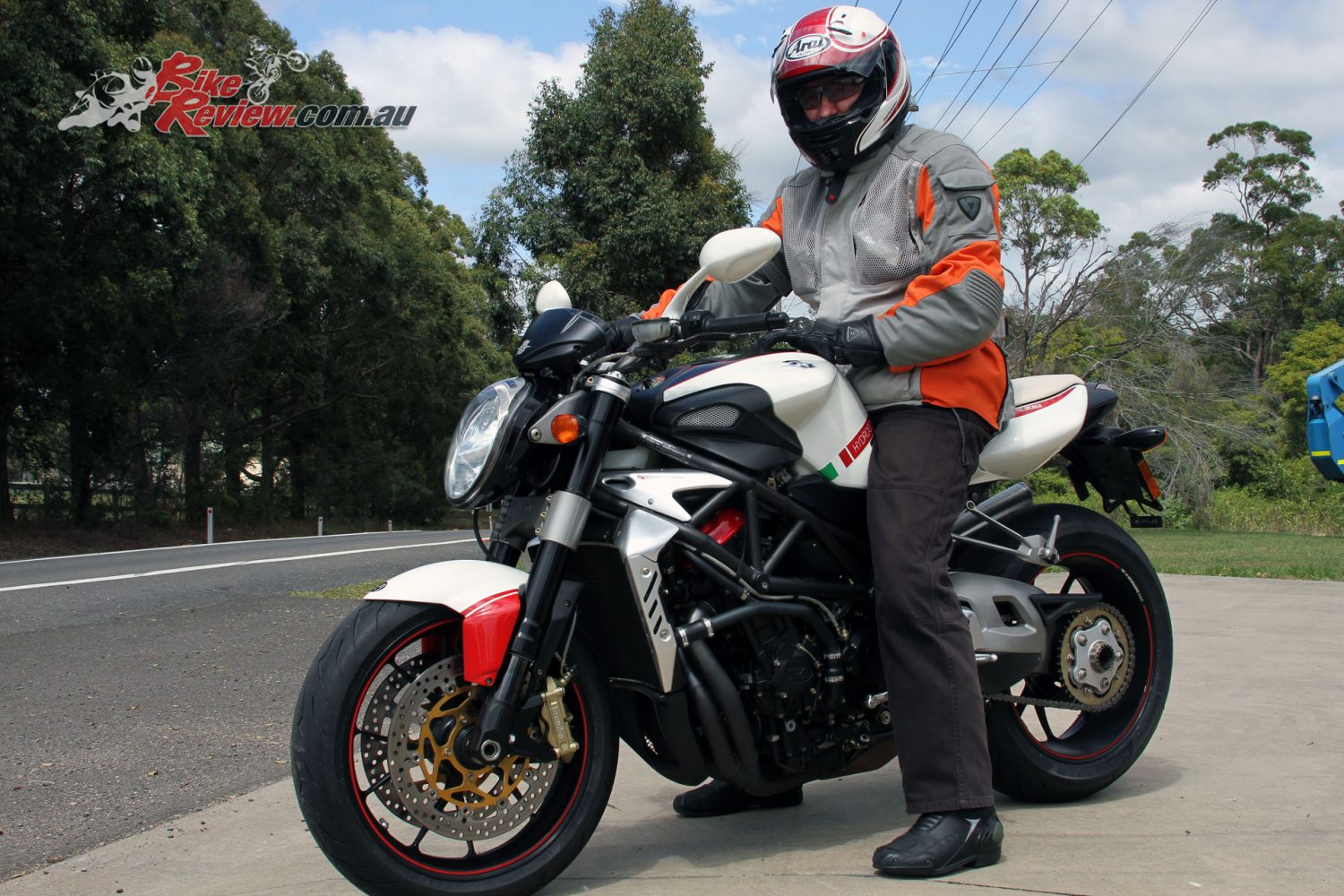 Pirelli Diablo Rosso III tyre test - MV Agusta Brutale 910R