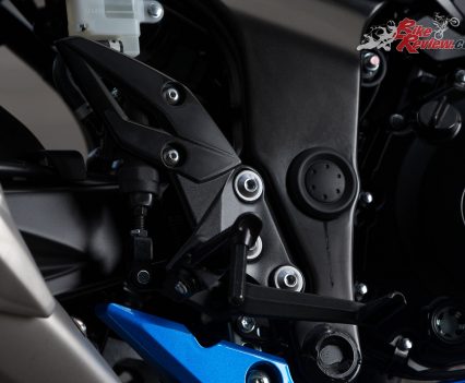 The gearbox is a real pleasure and black aluminium footpegs and controls are a very nice touch