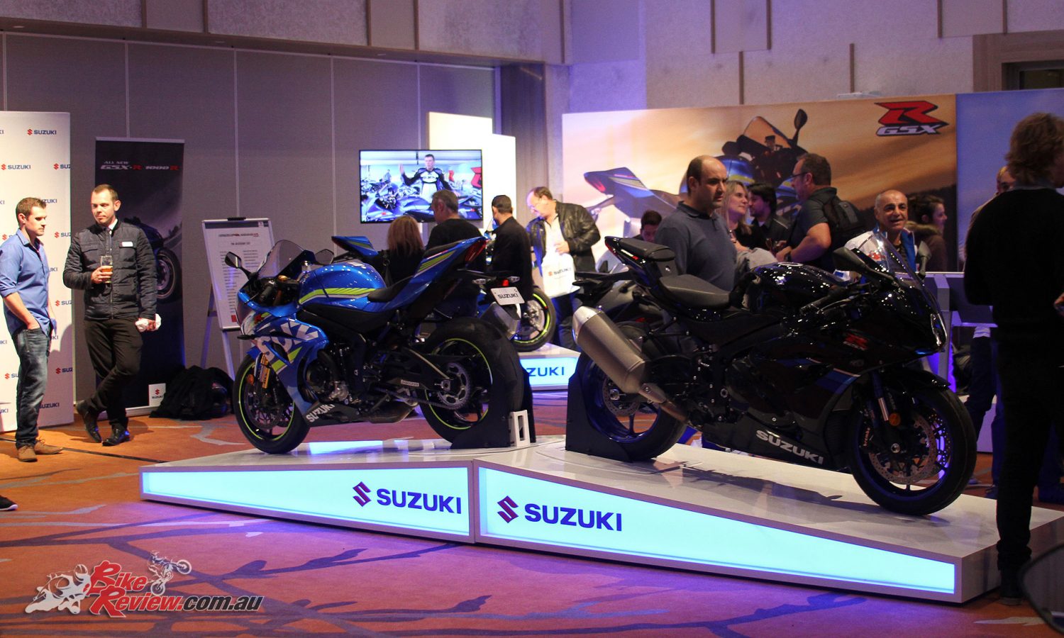 The GSX-R1000Rs back to back