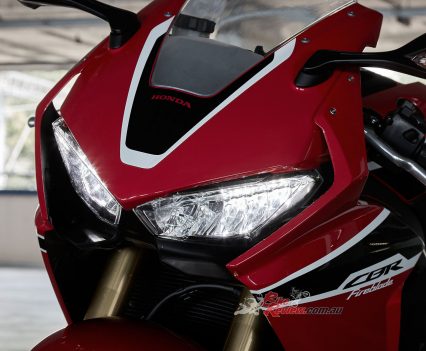 BikeReview 2017 Honda CBR1000RR Fireblade20160913_1737