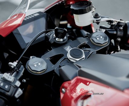 BikeReview 2017 Honda CBR1000RR Fireblade20160913_1739