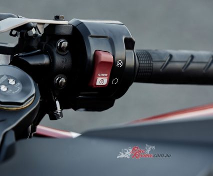 BikeReview 2017 Honda CBR1000RR Fireblade20160913_1741