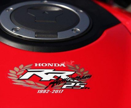 BikeReview 2017 Honda CBR1000RR Fireblade20170508_1718