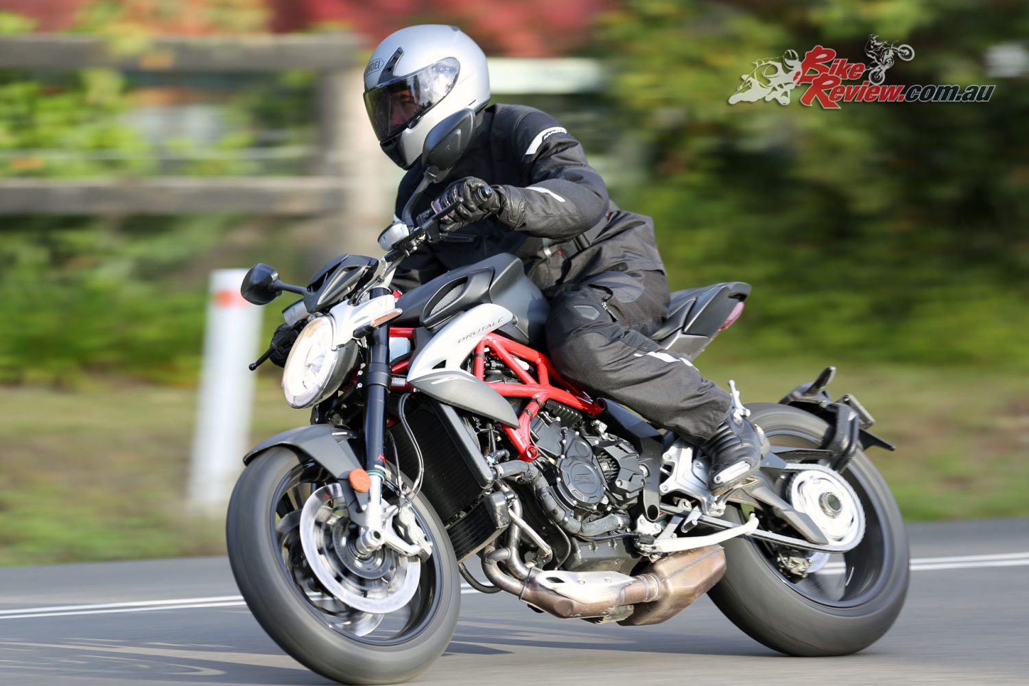 Macna Iron pants, Macna Myth Jacket and Macna Talon gloves on the Brutale 800