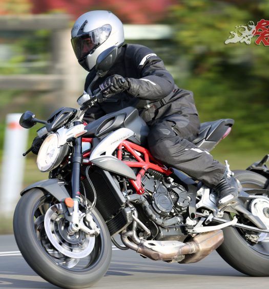 Macna Iron pants, Macna Myth Jacket and Macna Talon gloves on the Brutale 800