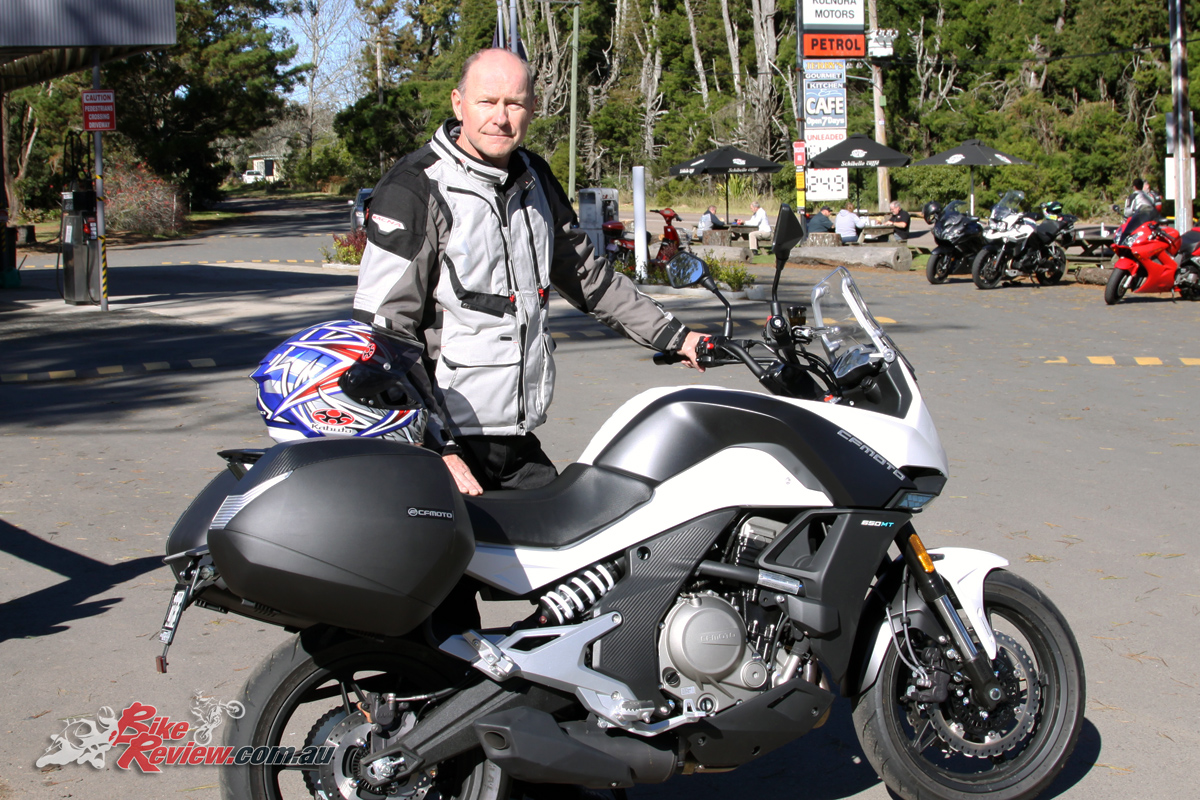 Pommie with the Kabuto RT-33 helmet Macna Vosges jacket