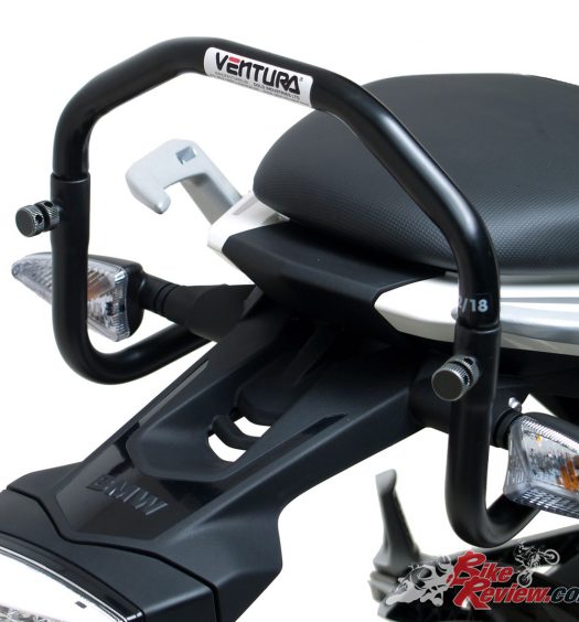 Ventura L bracket and grab handle on the BMW G 310 R