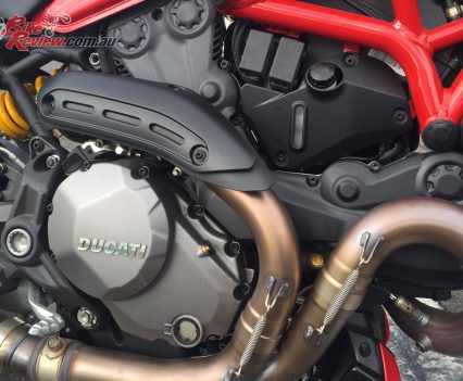 The liquid-cooled 1198cc Testastretta 11° DS twin-cylinder