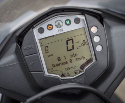 Having also ridden the 390 Duke, the RC 390s dash feels a bit dated!