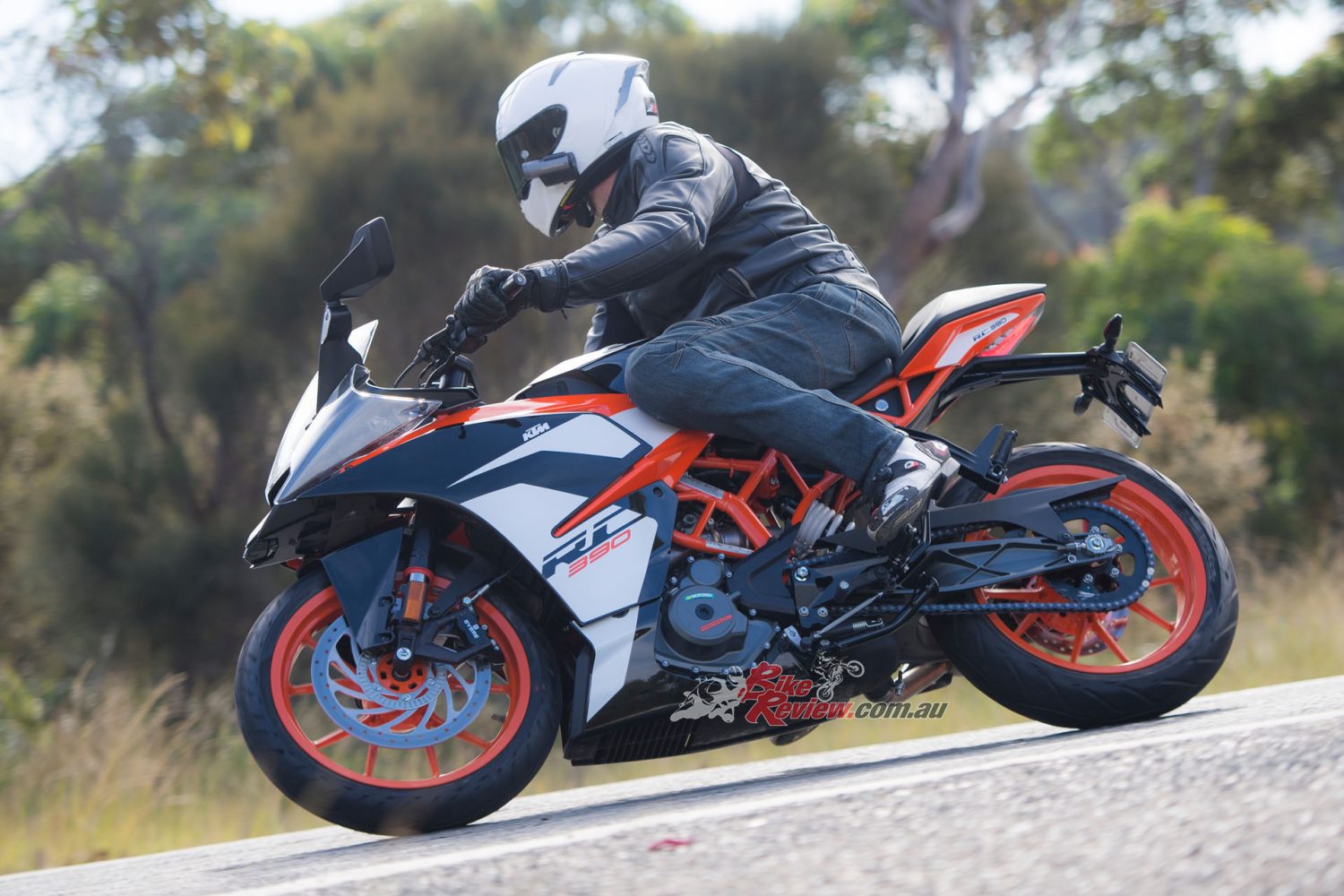 KTM's 2017 RC 390 shares the Duke's chassis and powerplant but offers a significantly different ride thanks to a few ergonomic and geometry tweaks