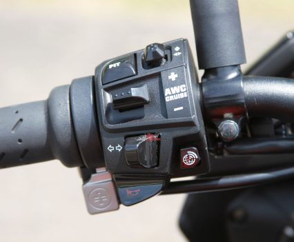 BikeReview Tuono V4 1100 RR20171103_2528