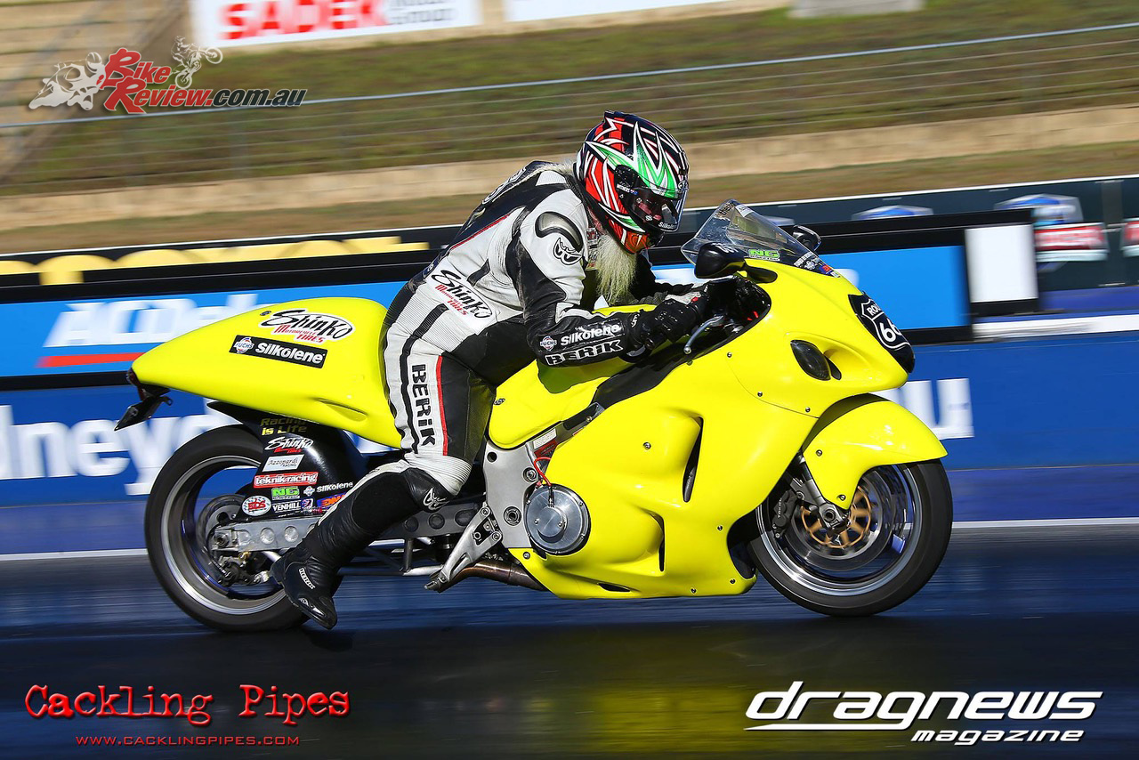 Tucked in and concentrating on the shift light.