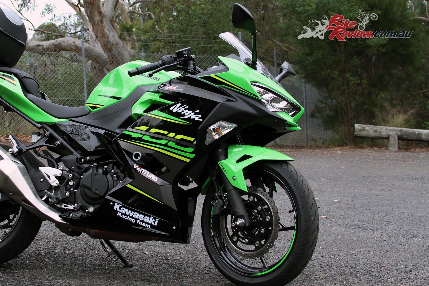 The handlebars are relatively tall, but still sportily angled.