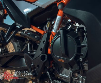 The heart of the new 790 Adventure models is the 799cc DOHC eight-valve parallel-twin engine