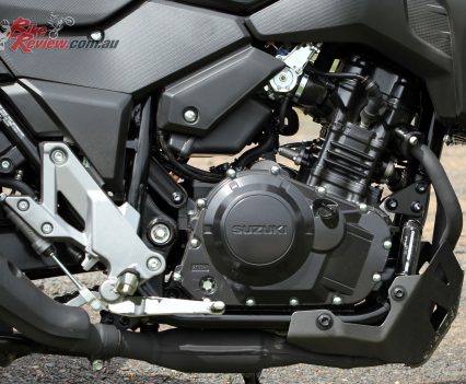 18.4kW[24.7hp]@8000rpm and 23.4Nm[17.2ft-lbs]@6500rpm.