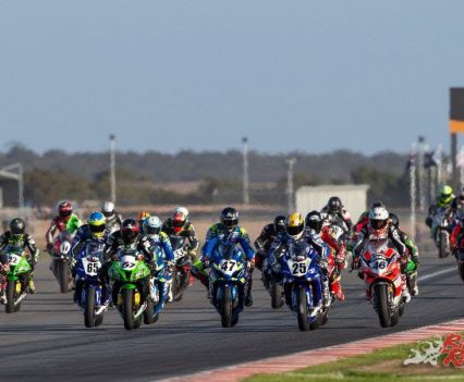 Kawasaki Superbike Race Start - Image by TBG Sport