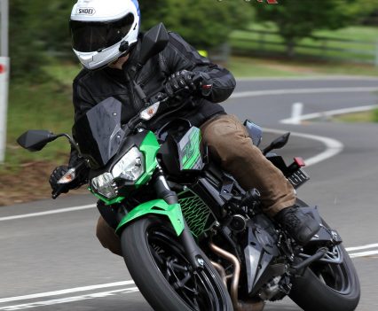 The Z400 offers a great transition onto power for the new rider, with immense low to mid-range torque for a LAMS machine in the 300-400cc range