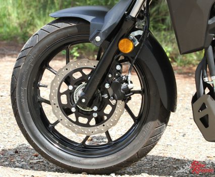 A single disc brake on the front does the job