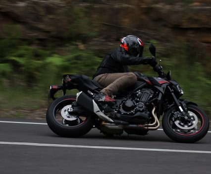 BikeReview-2020-Kawasaki-Z1000-Supernaked (28)