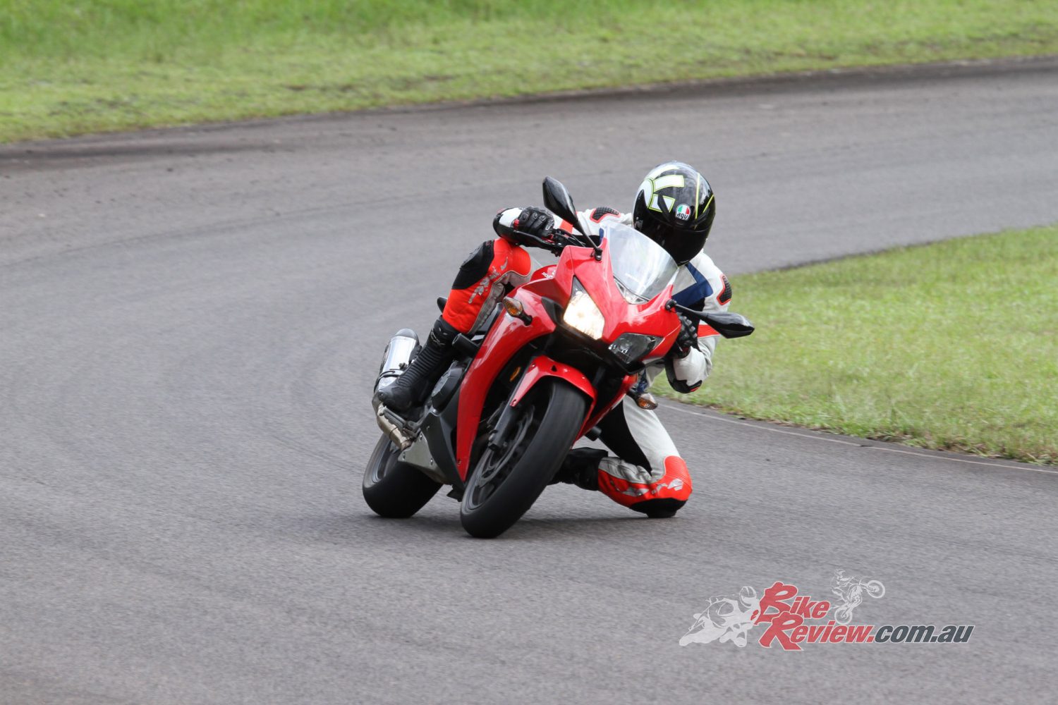 The BT-016 PRO tyres gave Nick more confidence as the laps went by, particularly the front tyre. On the road, they excelled in all conditions.