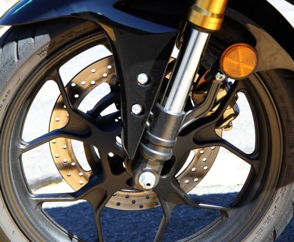 Bikereview-2020-Yamaha-Monster-R3-40