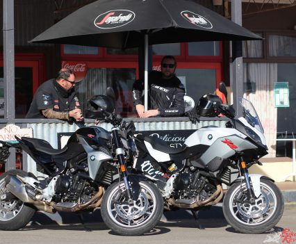 BikeReview-2020-BMW-F-900-R-F-900-XR-2