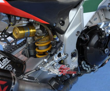 BikeReview_AlitaliaRSV4Aprilia_Biaggi_Ware (22)