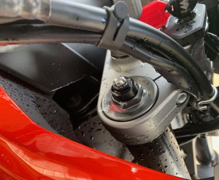 43mm fully adjustable KYB forks with 160mm travel.