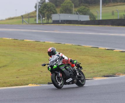 BikeReview-2021-Kawasaki-ZX-10R-Track (10)