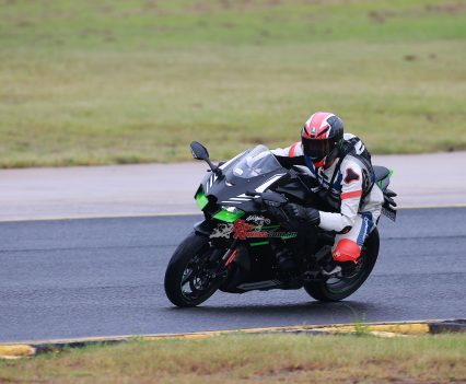 BikeReview-2021-Kawasaki-ZX-10R-Track (3)