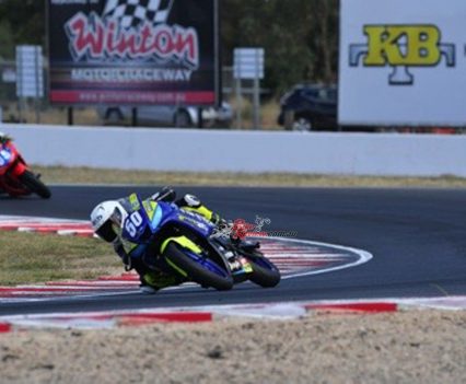 BikeReview-ASBK-Support-WInton R3 Cup(1)