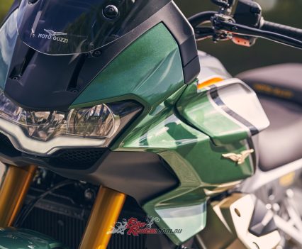 Öhlins Smart EC 2.0 semi-active fork, 43 mm USD with superficial TIN treatment, fully adjustable on the "S" model.