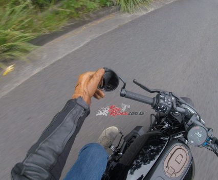 The neat bar-end mirrors are vibe free, clear and easy to see at a glance.