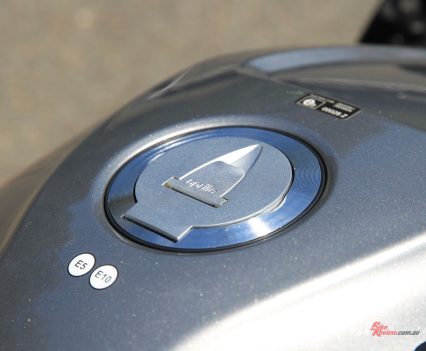 BikeReview-Aprilia-Tuono-V4-1100-Details-13