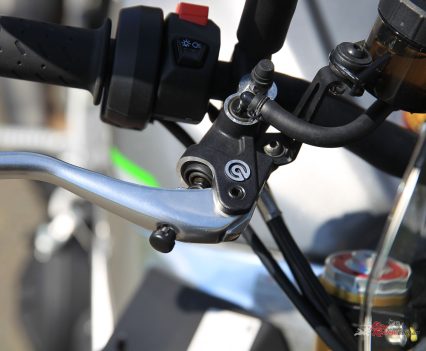 BikeReview-Aprilia-Tuono-V4-1100-Details-18