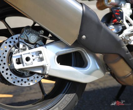 BikeReview-Aprilia-Tuono-V4-1100-Details-19