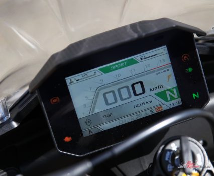 BikeReview-Aprilia-Tuono-V4-1100-Details-27